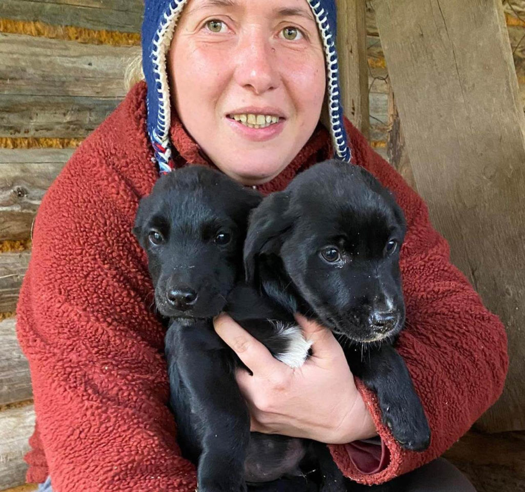 Rescuer Naida Kaltak and puppies in Bosnia